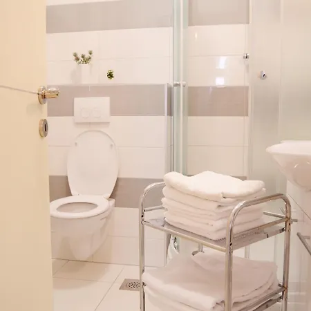 Anny Apartment Split